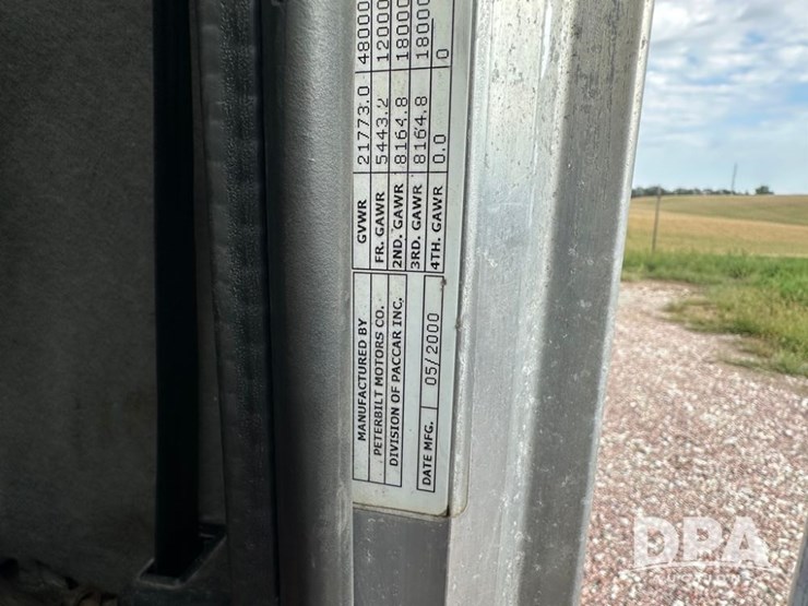 2001-peterbilt-379-image-26
