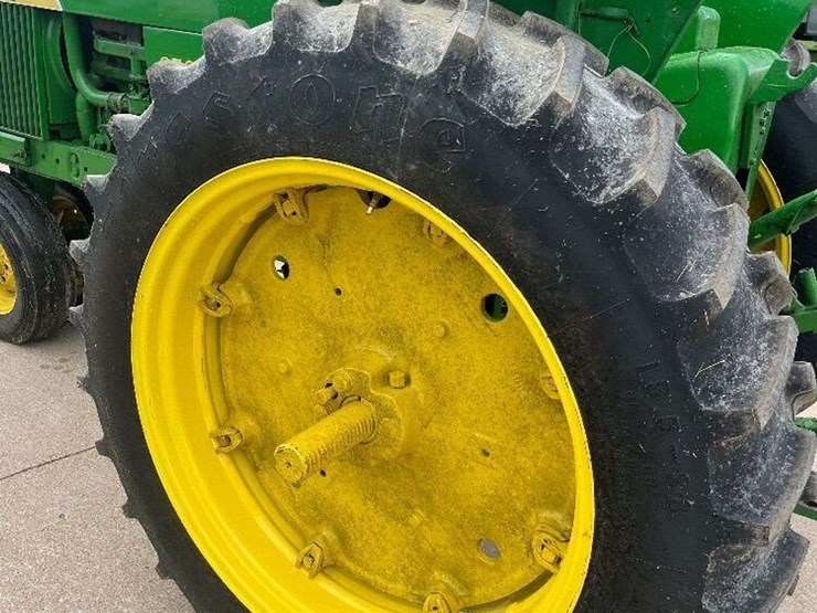 1970-john-deere-2520-image-10