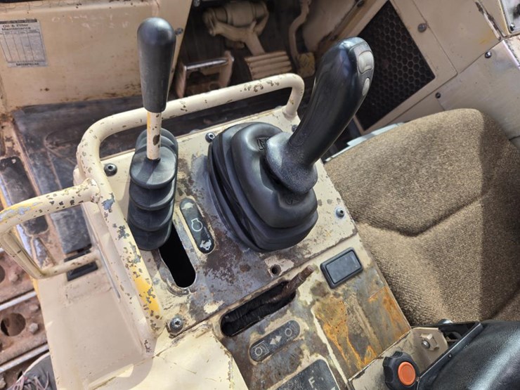 2001-caterpillar-d5c-image-25