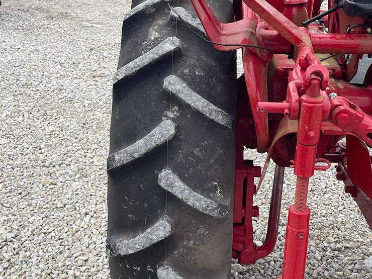 farmall-140-image-40