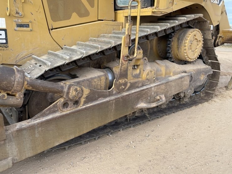2017-caterpillar-d8t-image-13
