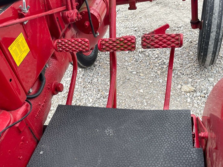 farmall-140-image-51