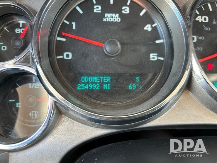 2013-chevrolet-2500hd-image-28