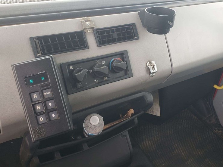 1995-freightliner-fl80-image-13