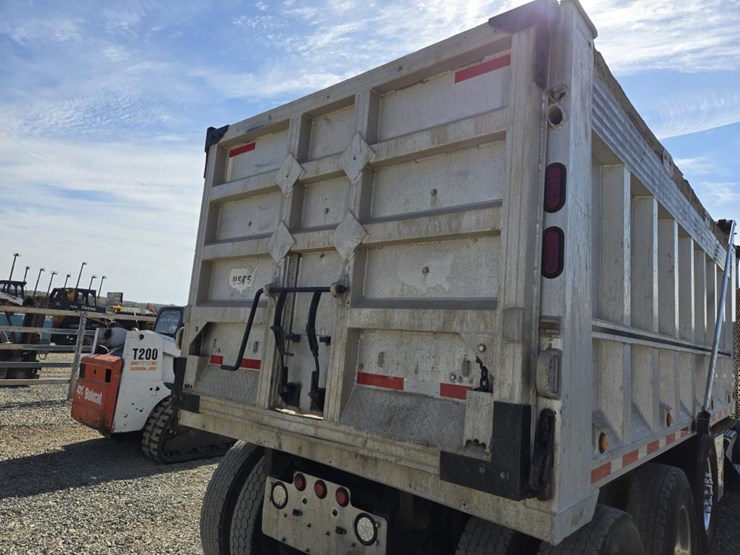 2017-kenworth-t880-image-26