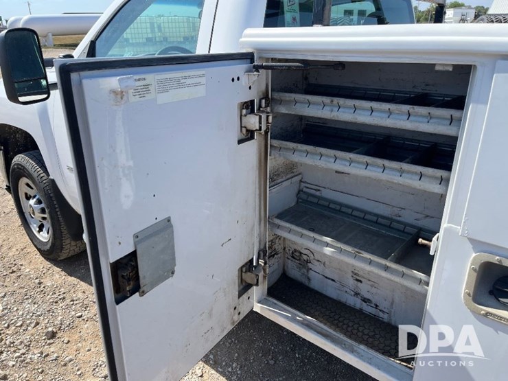 2011-chevrolet-3500hd-image-39