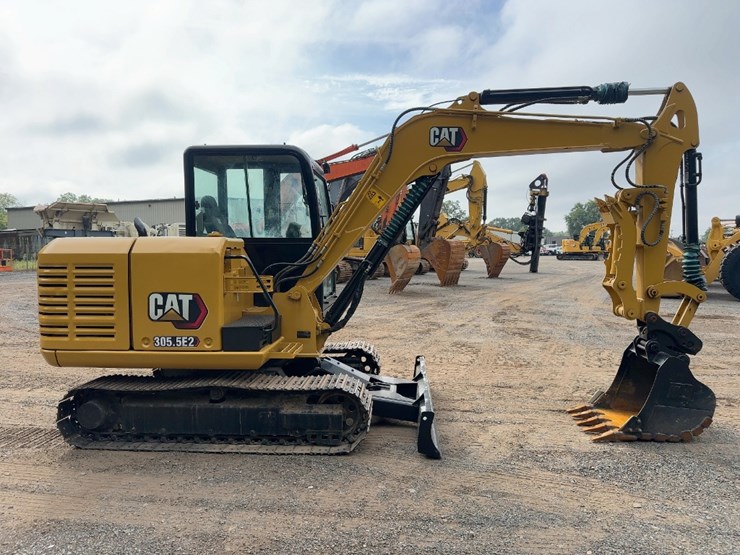 2021-caterpillar-305-image-6