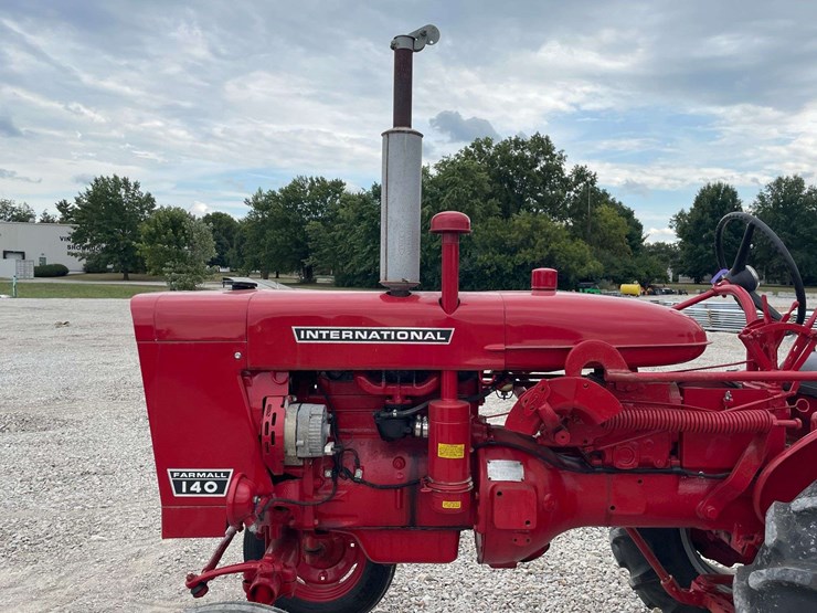 farmall-140-image-22