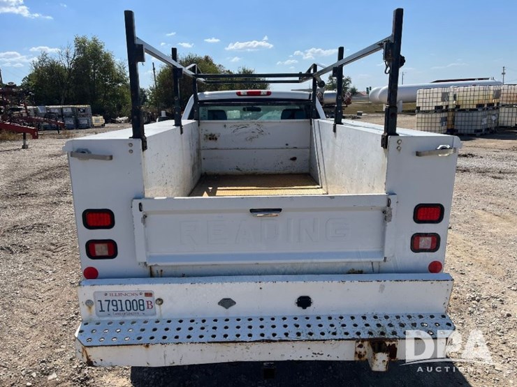 2011-chevrolet-3500hd-image-32