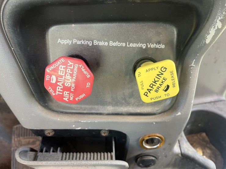 2007-peterbilt-367-image-123