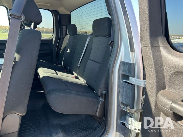 2013-chevrolet-2500hd-image-18