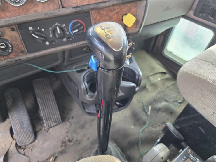 2002-kenworth-t800-image-64