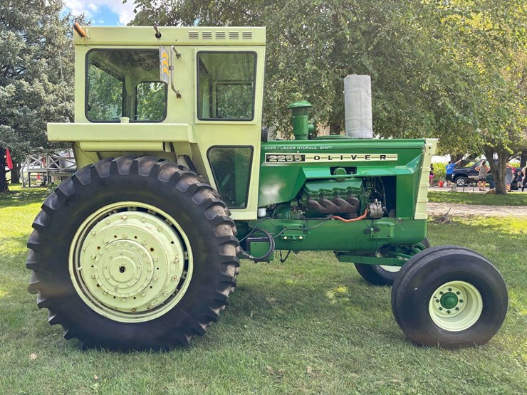 1976-oliver-2255-image-1