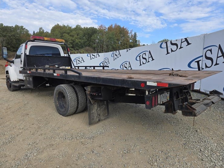 2005-gmc-5500-image-3