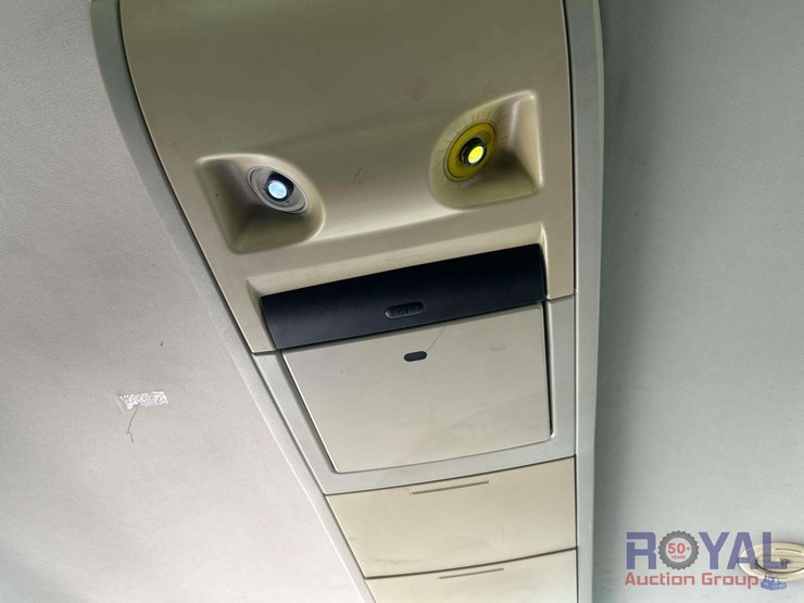 2008-chrysler-town-&-country-image-23