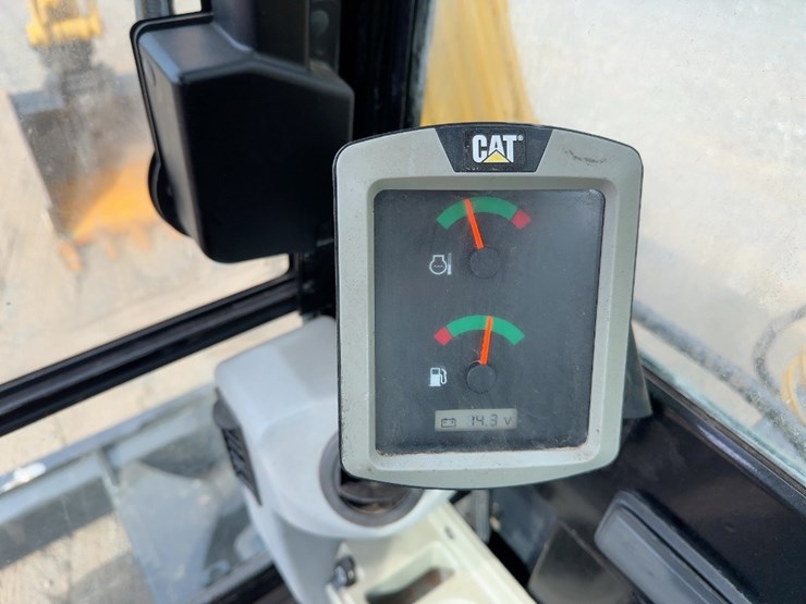 2021-caterpillar-305-image-46