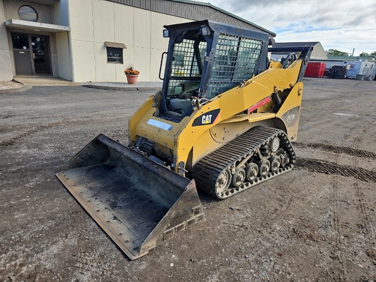 2011-caterpillar-257b3-image-1