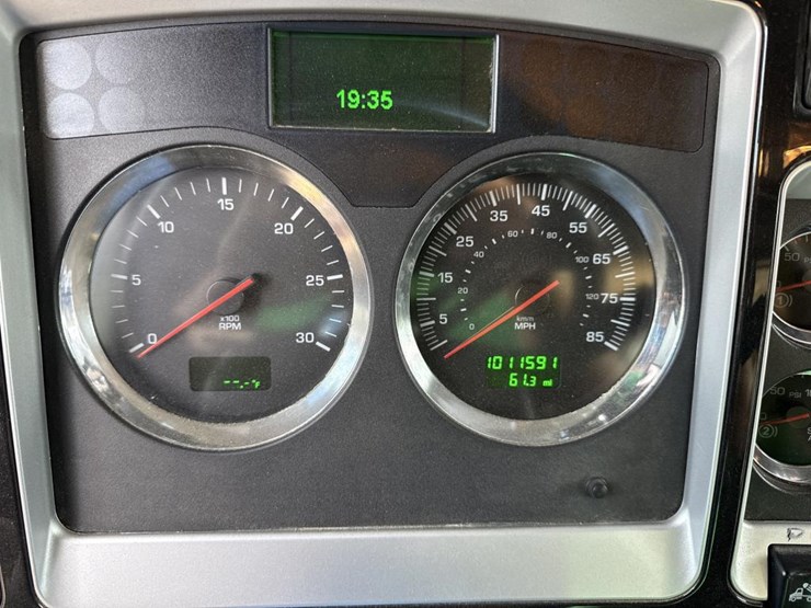2009-kenworth-w900-image-42