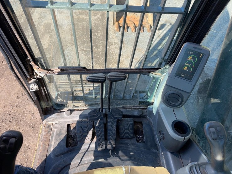 2011-caterpillar-320dl-image-39