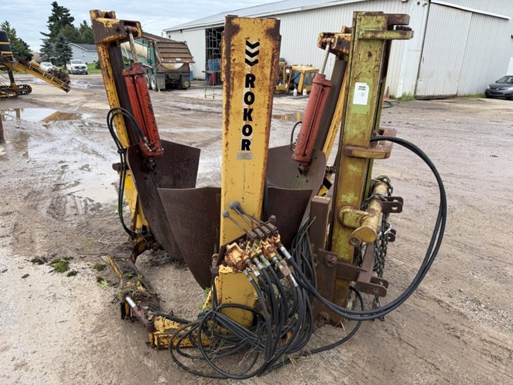 #2558-•-(3)-point-hydraulic-tree-spade-image-2