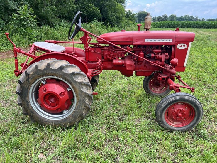 farmall-140-image-2