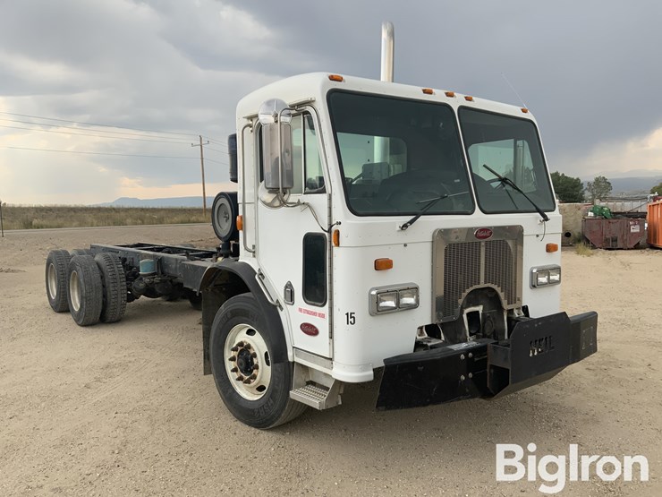 2004-peterbilt-320-image-3