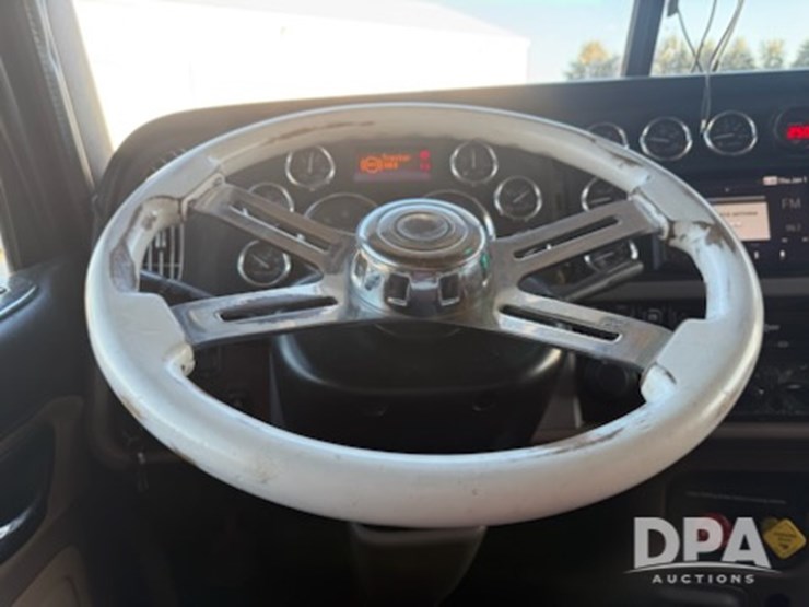 2013-peterbilt-389-truck-(jm627)-image-153