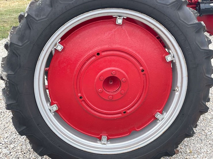 farmall-130-image-37