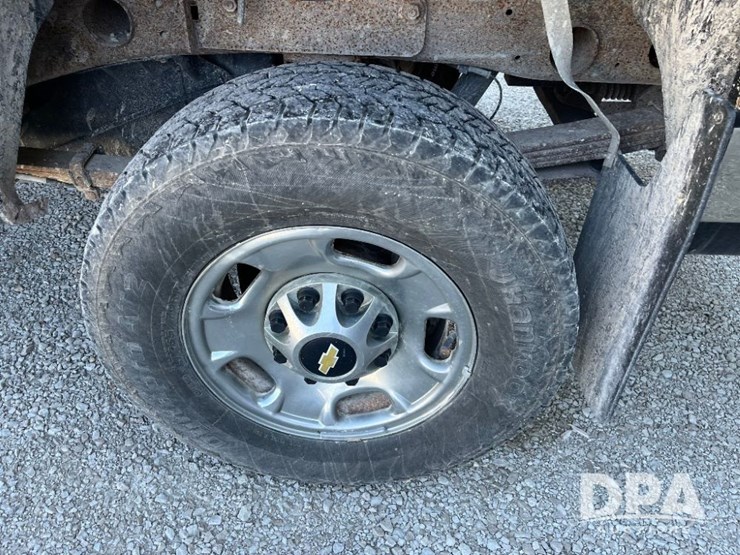 2011-chevrolet-2500hd-image-38