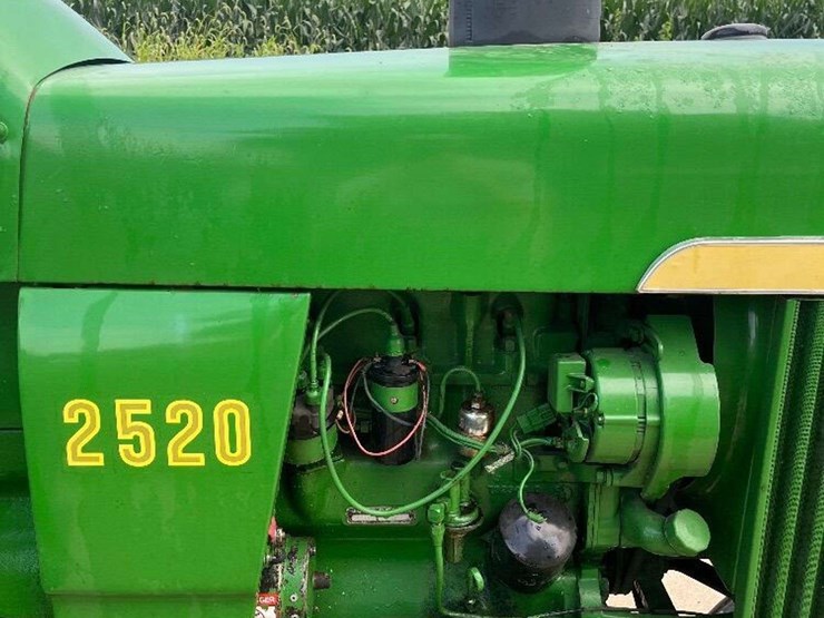 1970-john-deere-2520-image-4