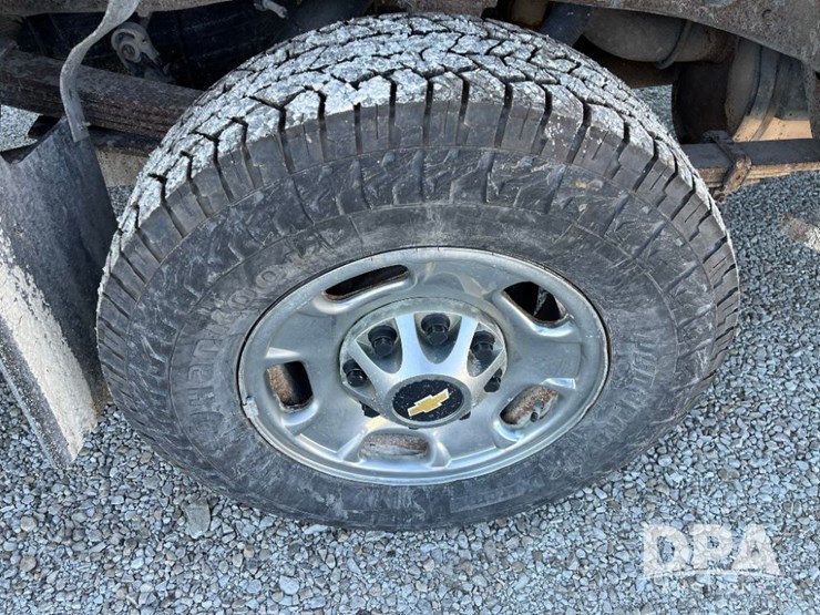 2011-chevrolet-2500hd-image-29
