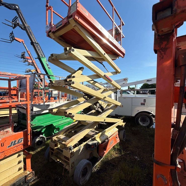 2018 JLG 3246ES
