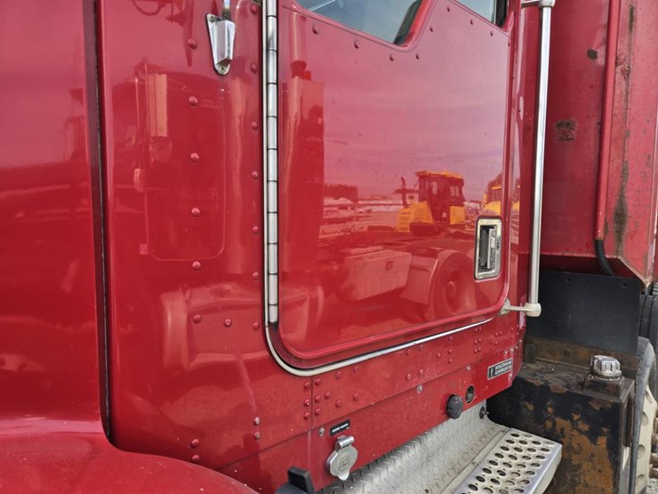 2002-kenworth-t800-image-16