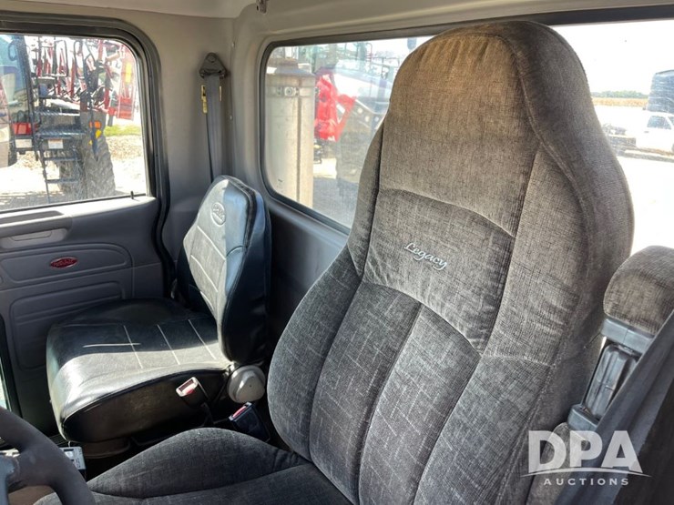 2007-peterbilt-386-image-42