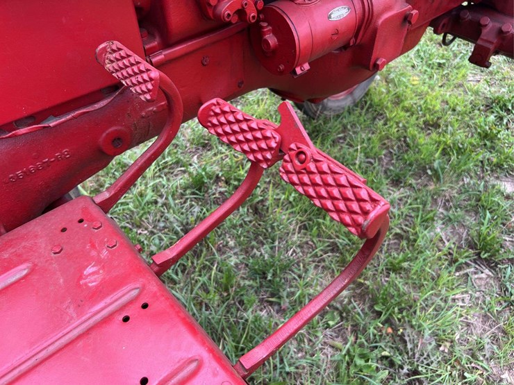 farmall-140-image-38