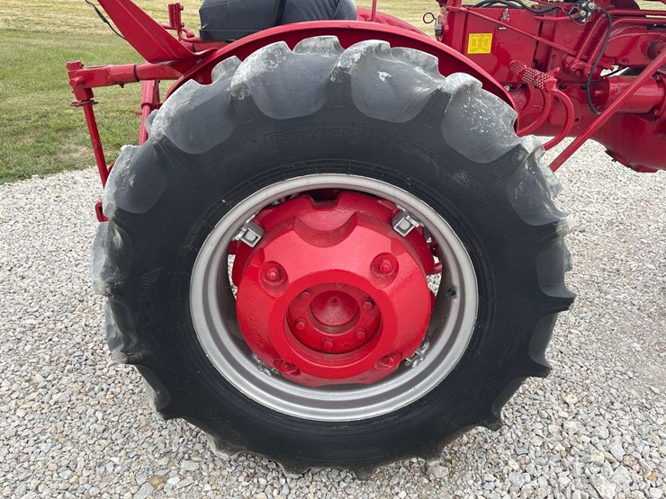 farmall-140-image-36
