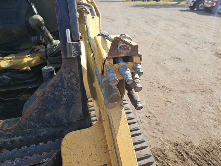 2004-caterpillar-257b-image-18