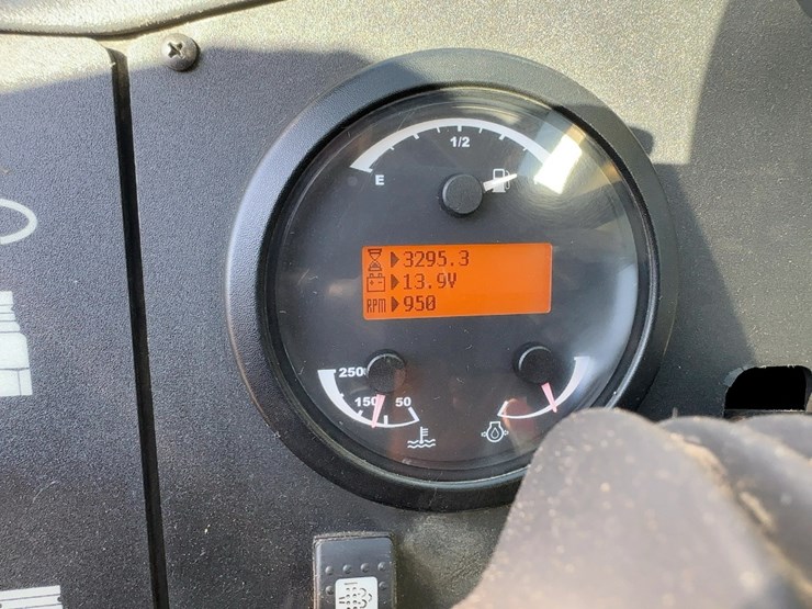 2014-caterpillar-tl642c-image-21