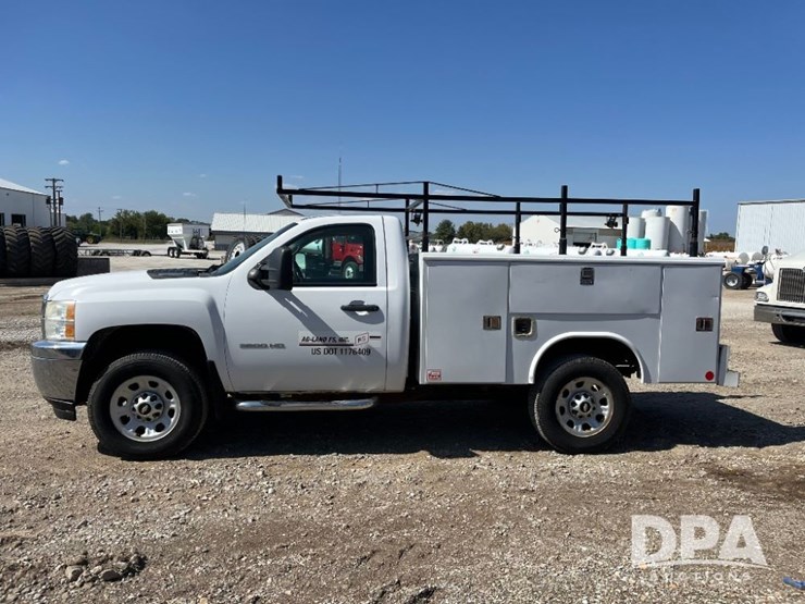2011-chevrolet-3500hd-image-15