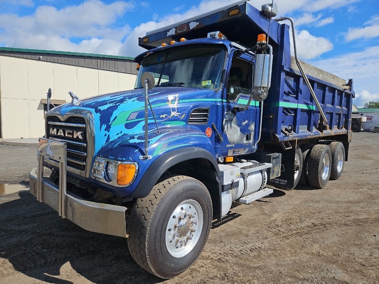 2003-mack-granite-cv713-image-1