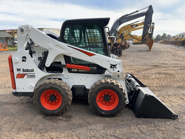2017-bobcat-s650-image-6