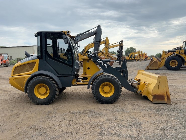 2021-deere-304l-image-6