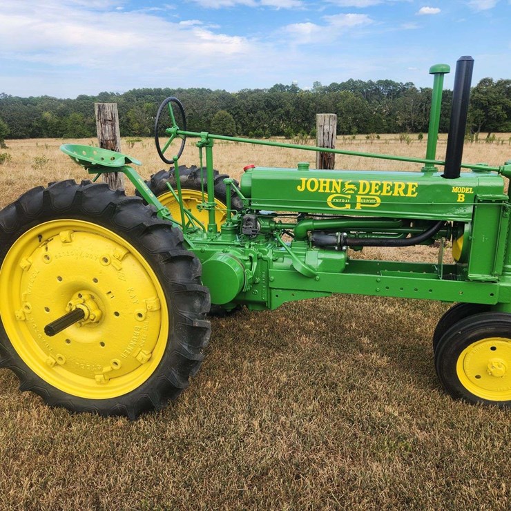 JOHN DEERE B