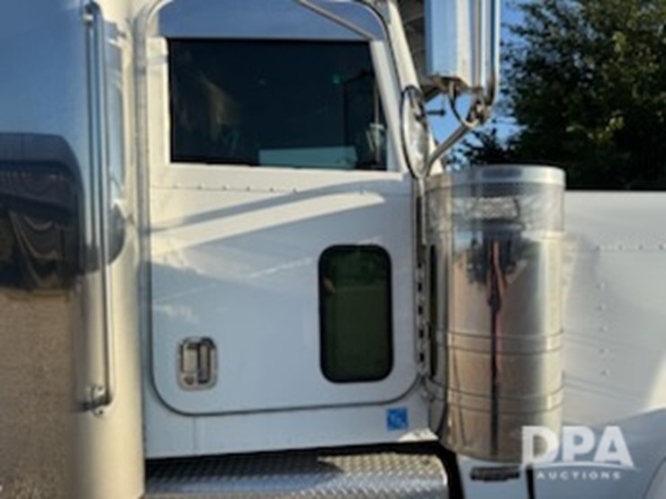 2013-peterbilt-389-truck-(jm627)-image-107