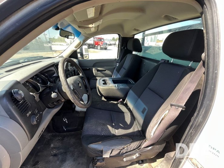 2011-chevrolet-3500hd-image-41