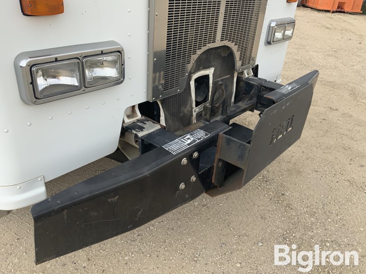 2004-peterbilt-320-image-15