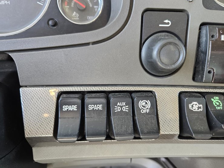 2017-kenworth-t880-image-67