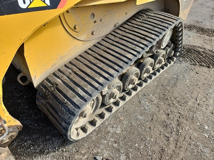 2011-caterpillar-257b3-image-9