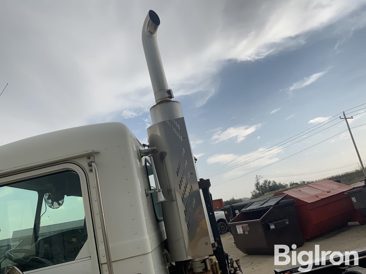 2004-peterbilt-320-image-10