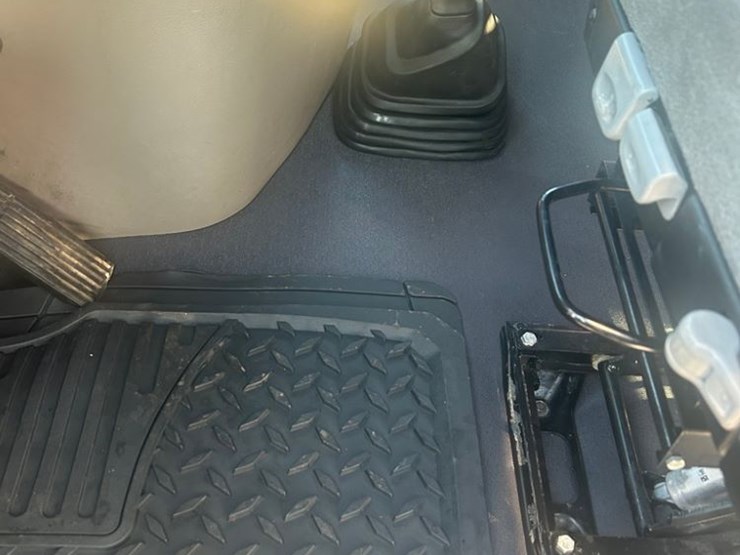 2017-freightliner-cascadia-125-image-11